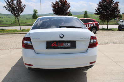 Skoda Octavia 1.6TDİ STYLE 2019 Model Otomatik Vites