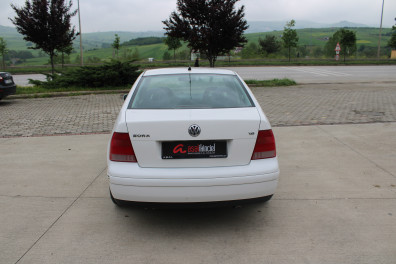 Volkswagen Bora 1.6 COMFORTLİNE 2000 Model Düz Vites
