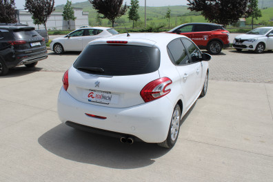Peugeot 208 1.4HDİ ACTİVE 2014 Model Düz Vites