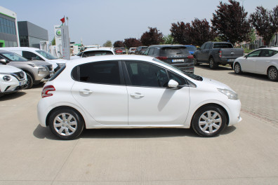 Peugeot 208 1.4HDİ ACTİVE 2014 Model Düz Vites