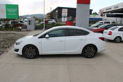 Opel Astra 1.6LPG EDİTİON 2012 Model Düz Vites