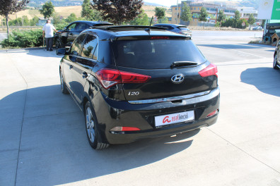 Hyundai i20 1.2MPİ STYLE SUNROOF 2016 Model Düz Vites