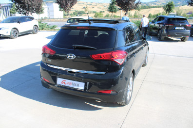 Hyundai i20 1.2MPİ STYLE SUNROOF 2016 Model Düz Vites