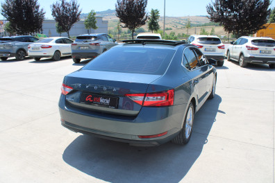 Skoda Superb 1.5TSİ ELİTE SUNROOF 2021 Model Otomatik Vites