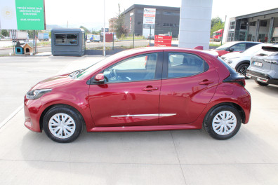 Toyota Yaris 1.5 DREAM AT 2021 Model Otomatik Vites