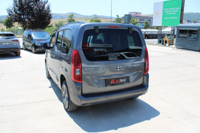 Toyota Proace City 1.5 PASSİON X-PACK AT 2023 Model Otomatik Vites