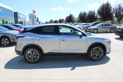 Nissan Qashqai 1.3 PLATİNUM PREMİUM AT 2023 Model Otomatik Vites