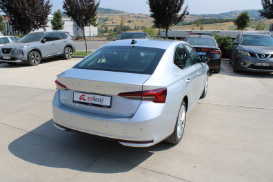 Skoda Octavia 1.5 MHEV PREMİUM DSG 2024 Model Otomatik Vites