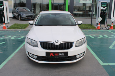 Skoda Octavia  1.6 TDİ OPTİMAL  2015 Model Otomatik Vites