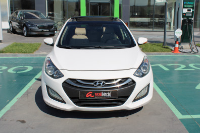 Hyundai i30 1.6 CRDİ ELİTE 2014 Model Otomatik Vites