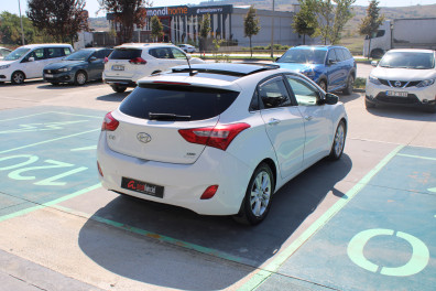 Hyundai i30 1.6 CRDİ ELİTE 2014 Model Otomatik Vites