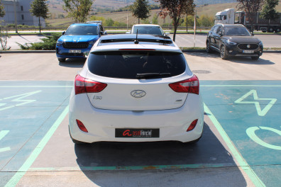 Hyundai i30 1.6 CRDİ ELİTE 2014 Model Otomatik Vites