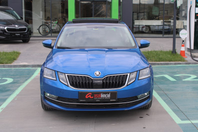 Skoda Octavia 1.6TDİ STYLE SUNROOF 2018 Model Otomatik Vites