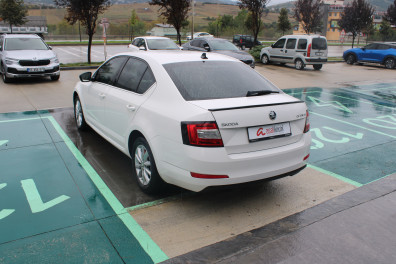 Skoda Octavia 1.6 TDİ STYLE CR  2015 Model Otomatik Vites