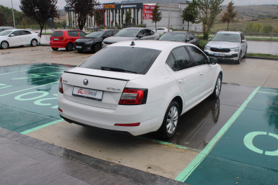 Skoda Octavia 1.6 TDİ STYLE CR  2015 Model Otomatik Vites