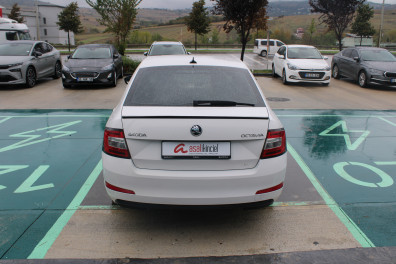 Skoda Octavia 1.6 TDİ STYLE CR  2015 Model Otomatik Vites