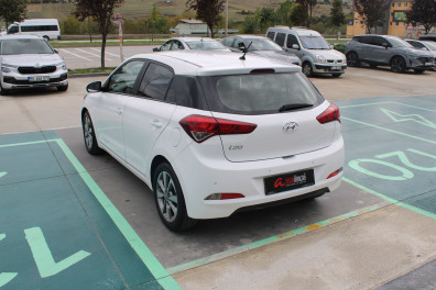 Hyundai i20 1.4 MPİ STYLE 2018 Model Otomatik Vites