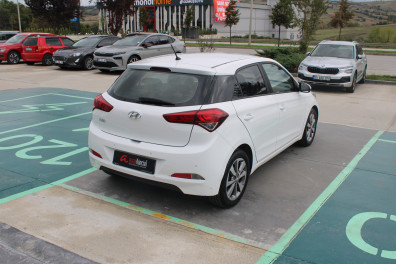 Hyundai i20 1.4 MPİ STYLE 2018 Model Otomatik Vites