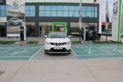 Nissan Qashqai 1.6 DCİ SKYPACK 2015 Model Otomatik Vites
