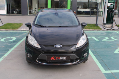 Ford  Fiesta 1.4 TİTANİUM  2011 Model Düz Vites