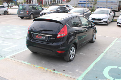Ford  Fiesta 1.4 TİTANİUM  2011 Model Düz Vites
