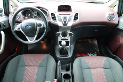Ford  Fiesta 1.4 TİTANİUM  2011 Model Düz Vites