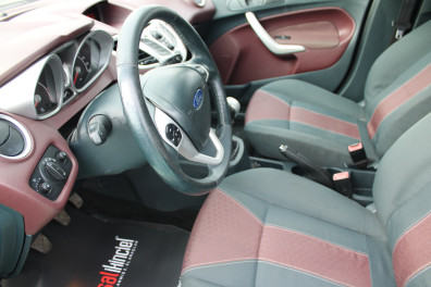 Ford  Fiesta 1.4 TİTANİUM  2011 Model Düz Vites