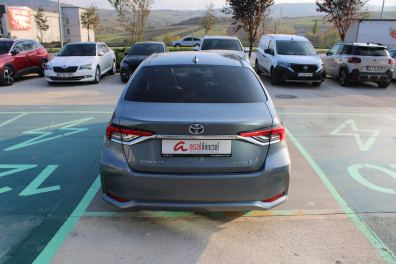 Toyota Corolla 1.8 HYBRİD FLAME X-PACK 2019 Model Otomatik Vites