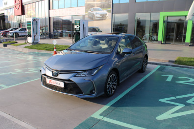 Toyota Corolla 1.8 HYBRİD FLAME X-PACK 2019 Model Otomatik Vites