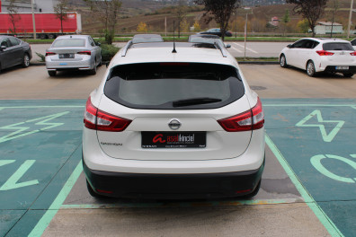 Nissan Qashqai 1.6DCİ SKYPACK 2015 Model Otomatik Vites