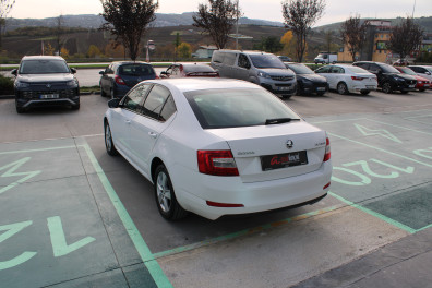 Skoda Octavia 1.6TDİ OPTİMAL  2015 Model Otomatik Vites