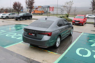 Skoda Octavia 1.5 MHEV PREMİUM 2024 Model Otomatik Vites