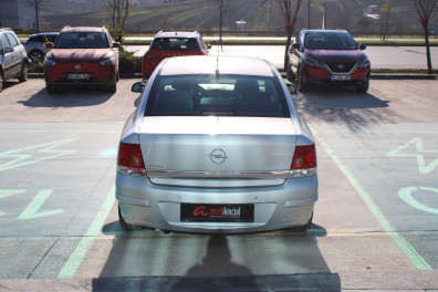 Opel Astra 1.6 ENJOY PLUS 2011 Model Düz Vites