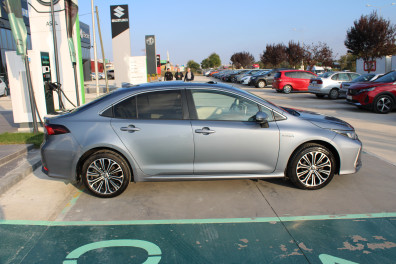 Toyota Corolla 1.8 HYBRİD FLAME X-PACK  2019 Model Otomatik Vites