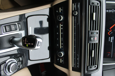 Bmw 5 Serisi 525D XDRİVE COMFORT+PREMİUM 2015 Model Otomatik Vites