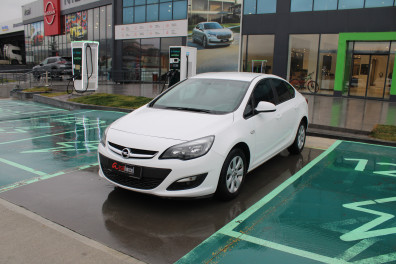 Opel Astra 1.4 T EDİTİON PLUS  2019 Model Düz Vites
