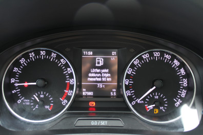 Skoda Rapid 1.4TDİ STYLE CAM TAVAN 2016 Model Otomatik Vites