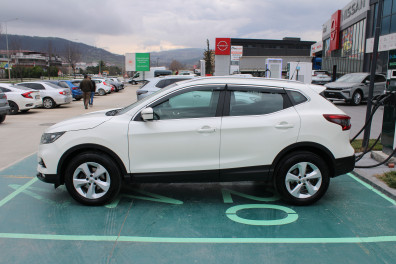 Nissan Qashqai 1.6DCİ TEKNA 4X4  2018 Model Düz Vites