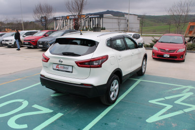 Nissan Qashqai 1.6DCİ TEKNA 4X4  2018 Model Düz Vites
