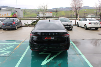 Skoda Superb 1.5 MHEV ELİTE 2024 Model Otomatik Vites