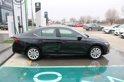 Skoda Octavia 1.5 MHEV PREMİUM DSG 2025 Model Otomatik Vites