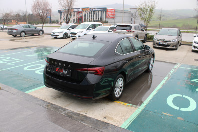 Skoda Octavia 1.5 MHEV PREMİUM DSG 2025 Model Otomatik Vites