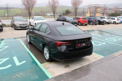 Skoda Octavia 1.5 MHEV PREMİUM DSG 2025 Model Otomatik Vites