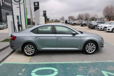 Skoda Superb 1.5TSİ COMFORT 2019 Model Düz Vites