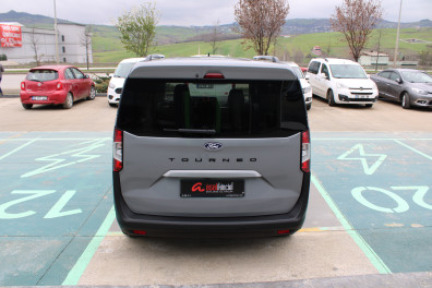 Ford  Tourneo COURİER 1.5TDCİ TİTANİUM 2025 Model Düz Vites