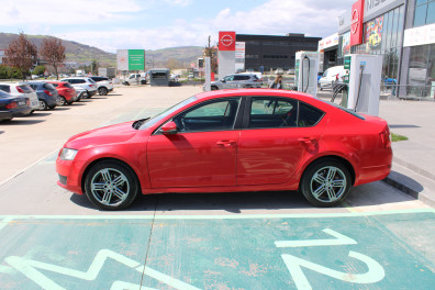 Skoda Octavia 1.6TDİ AMBİTİON 2015 Model Düz Vites