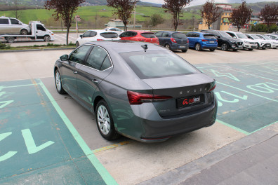 Skoda Octavia 1.5 MHEV PREMİUM 2025 Model Otomatik Vites