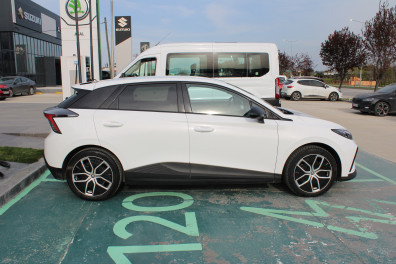 MG MG4  64 KWSA LUXURY 2023 Model Otomatik Vites