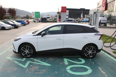 MG MG4  64 KWSA LUXURY 2023 Model Otomatik Vites