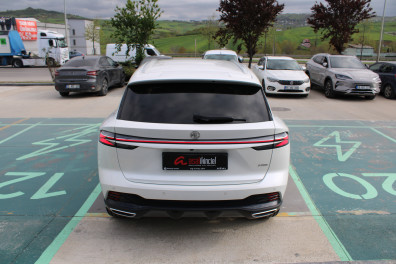 MG HS 1.5 T-GDİ LUXURY 2024 Model Otomatik Vites